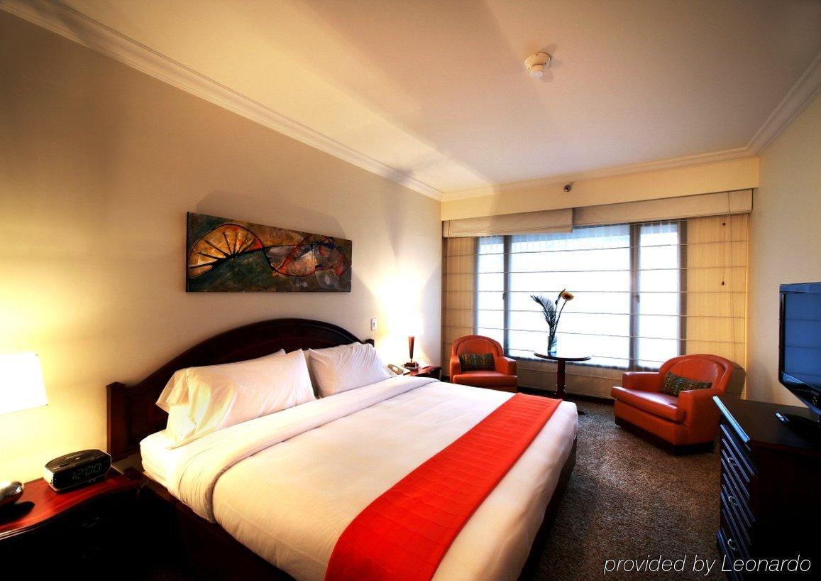 Hotel Nh Cali Royal Zimmer foto