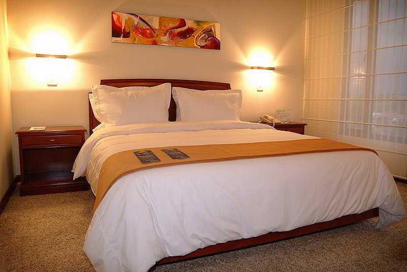Hotel Nh Cali Royal Zimmer foto