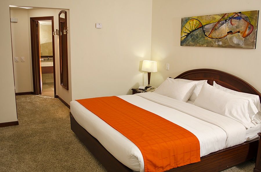Hotel Nh Cali Royal Exterior foto