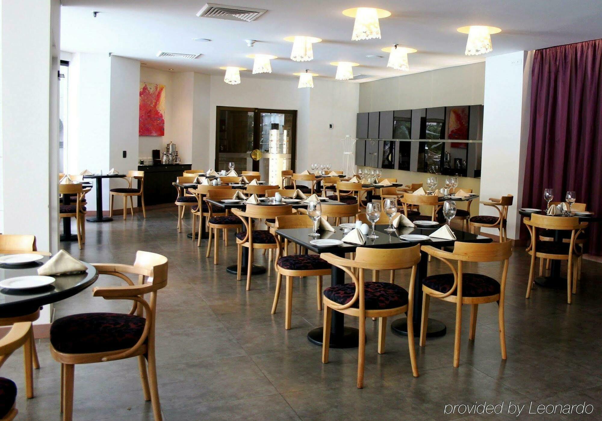 Hotel Nh Cali Royal Restaurant foto